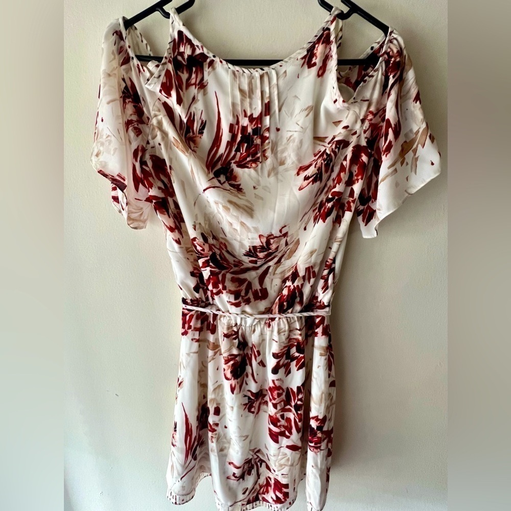 White House Black Market, Floral Dress size 0 NWOT